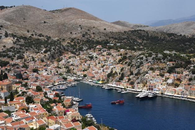 그리스 섬에서 시신으로 발견되는 사람들…원인은 폭염 속 이것 고장