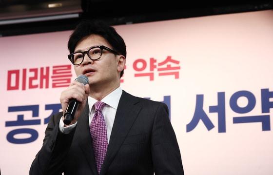 '읽씹 논란' 한동훈 "김건희, 사과 아닌 '사과 어렵다'고 문자"