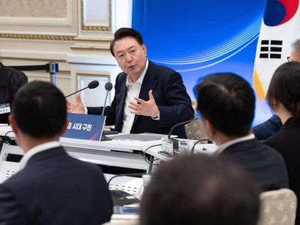 윤석열 대통령, '경제정책방향 및 역동경제 로드맵' 회의 주재